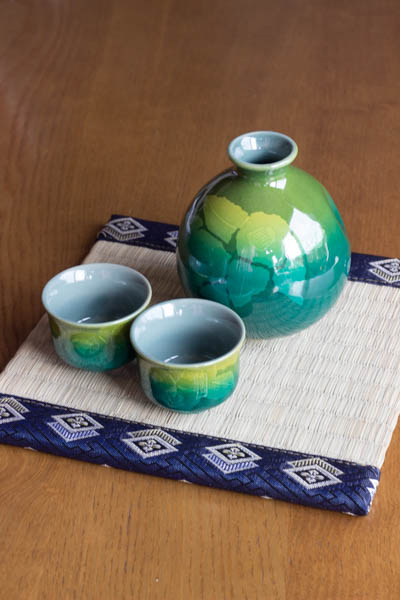 Kutani Ware Sake Set Tea Flower 【Wooden Boxed】 - SAKETALK Shop