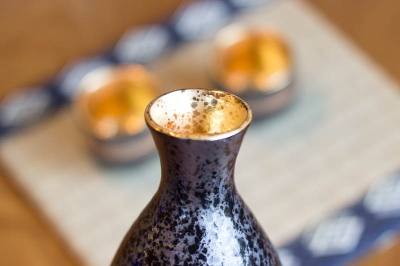 Mino no Takumi” Black With Blue Drip Glaze and Gold Interior Sake Set -  Tippsy Sake